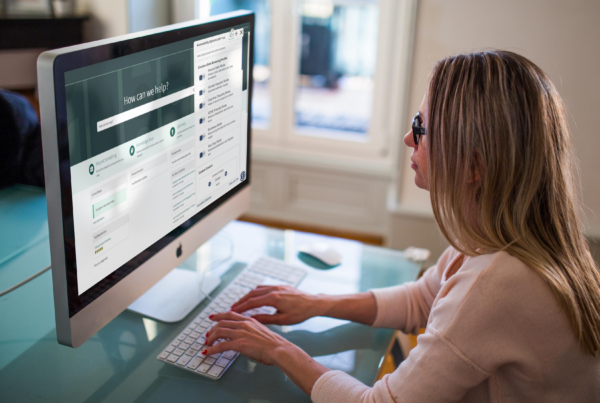 Woman using ServiceNow Accessibility on a desktop